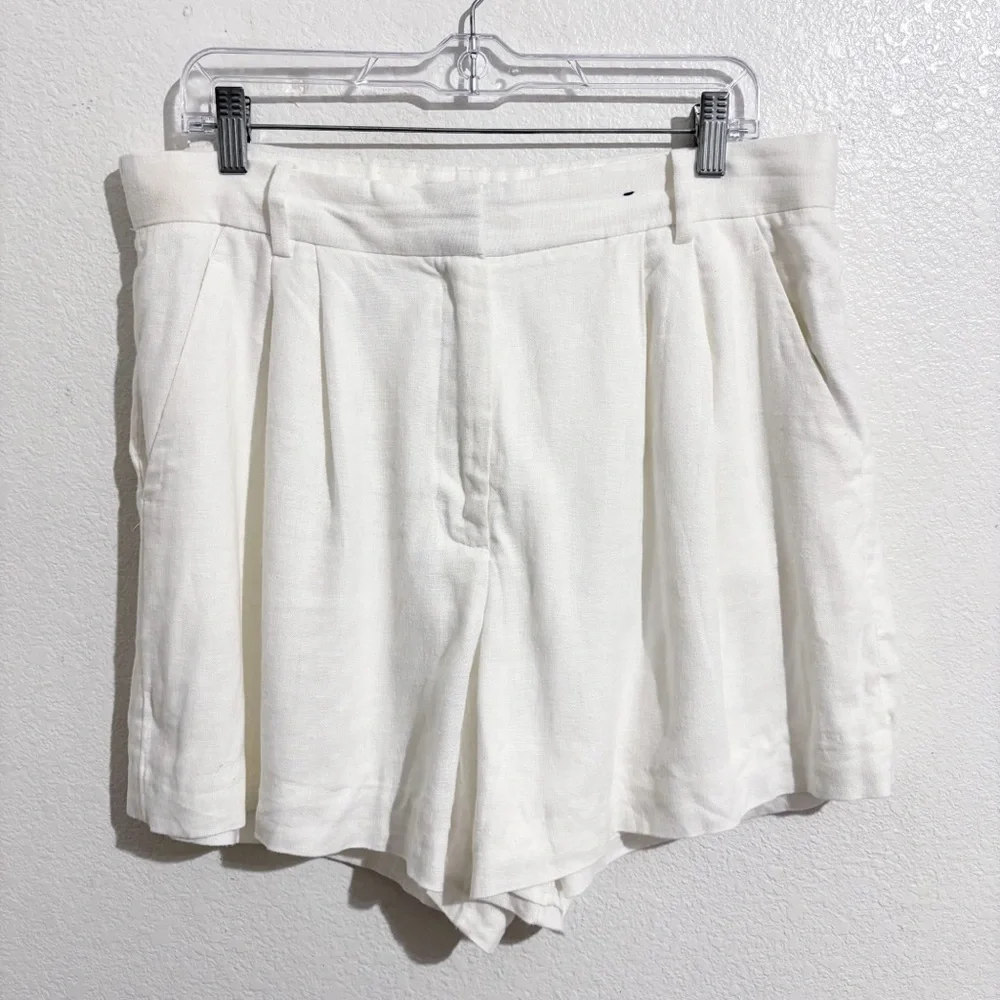 Abercrombie & Fitch Curve Love Sloane Tailored Linen-Blend High Rise Short White